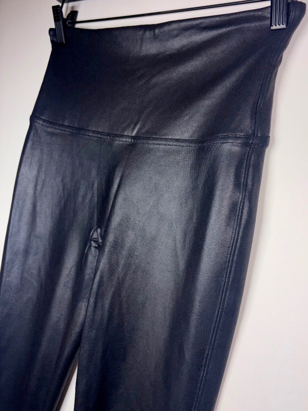SPANX Faux Leather Leggings Size L Black High Rise Shaping Compression DESCRIPTI